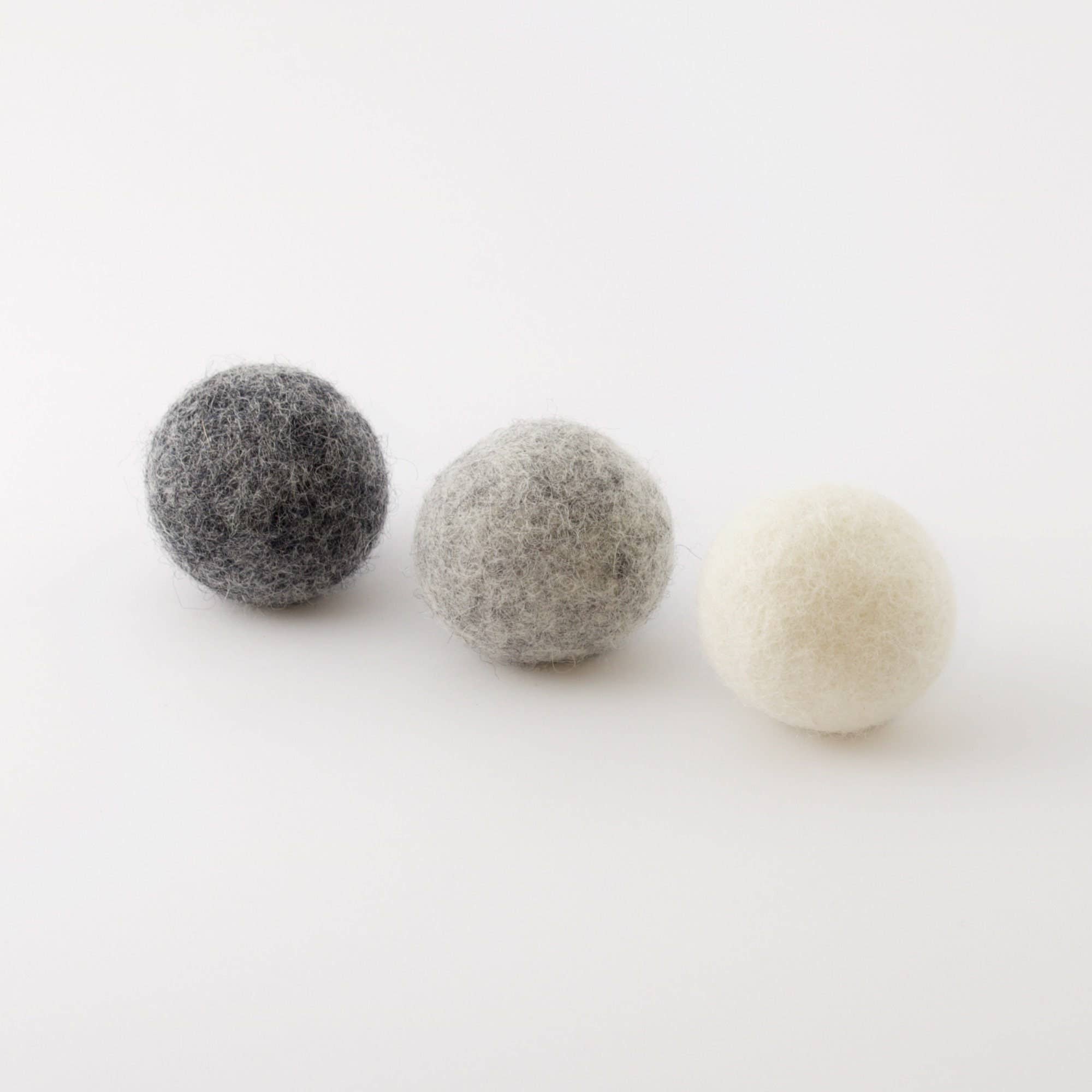 Cat Toy Set with 5 Toys - 3 wool balls and 2 hemp rope